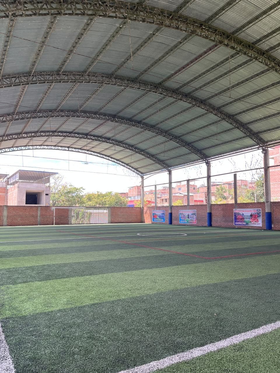 Cancha techada desde la esquina